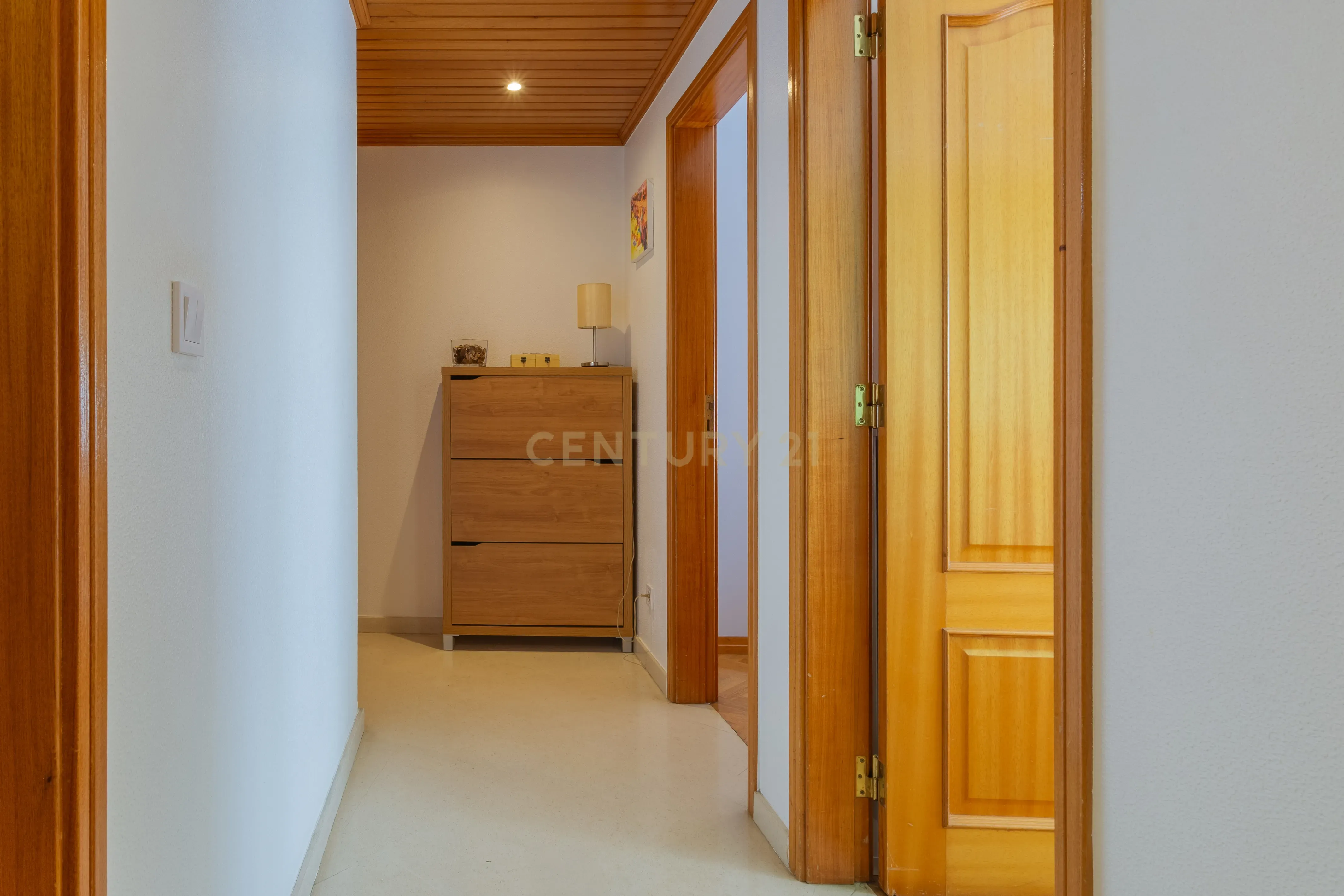 Excelente apartamento, T3, para venda, prédio com elevador na Charneca da Caparica a 1.500 m da praia. - Image 34