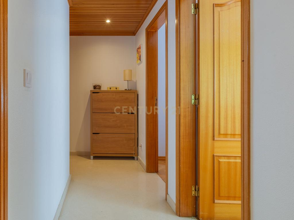 Excelente apartamento, T3, para venda, prédio com elevador na Charneca da Caparica a 1.500 m da praia. - Image 34