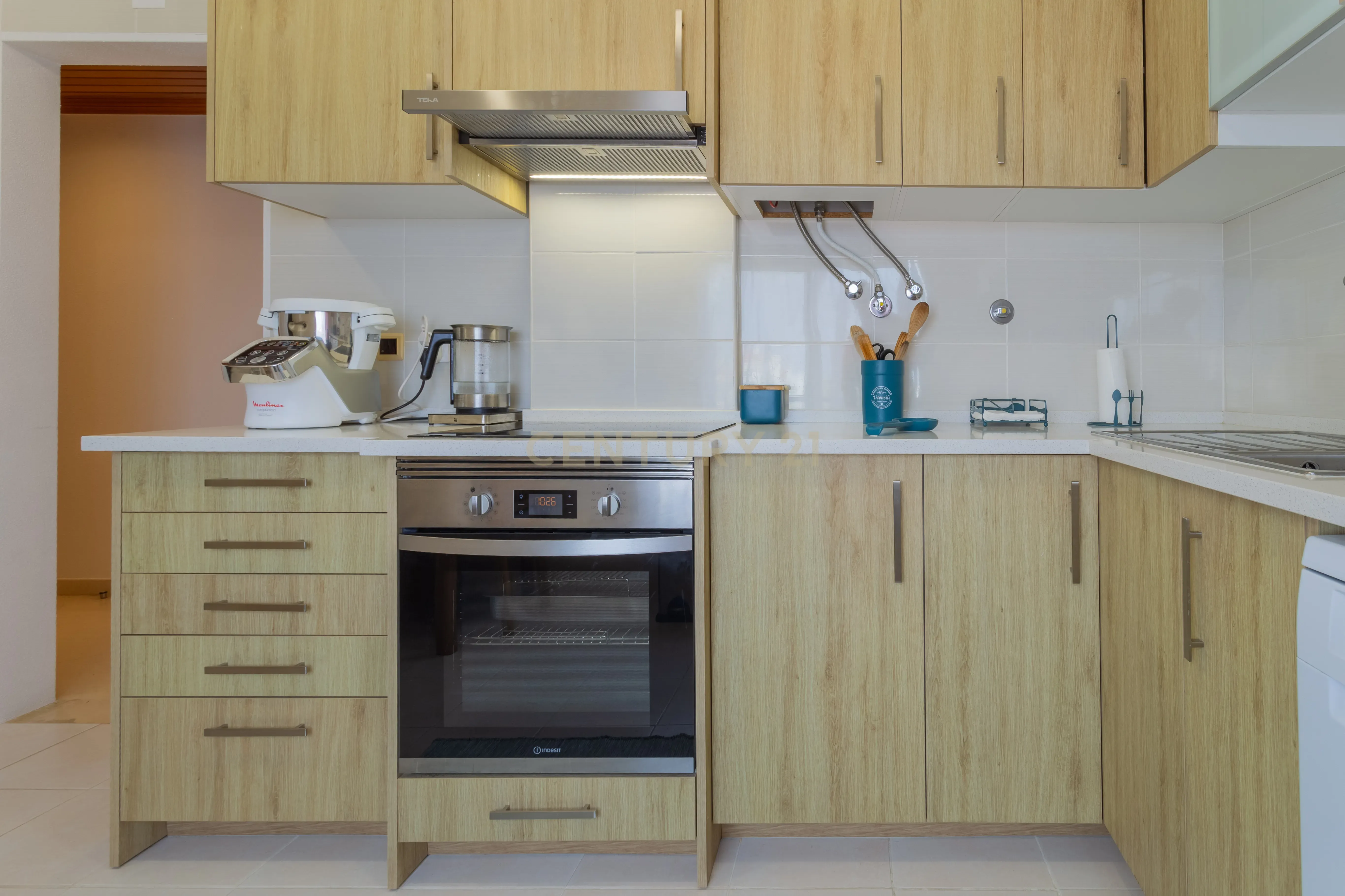 Excelente apartamento, T3, para venda, prédio com elevador na Charneca da Caparica a 1.500 m da praia. - Image 16