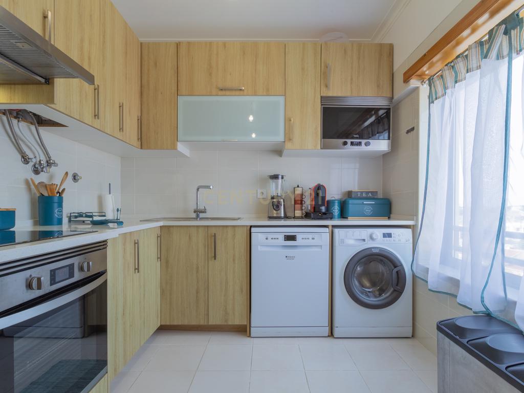 Excelente apartamento, T3, para venda, prédio com elevador na Charneca da Caparica a 1.500 m da praia. - Image 14