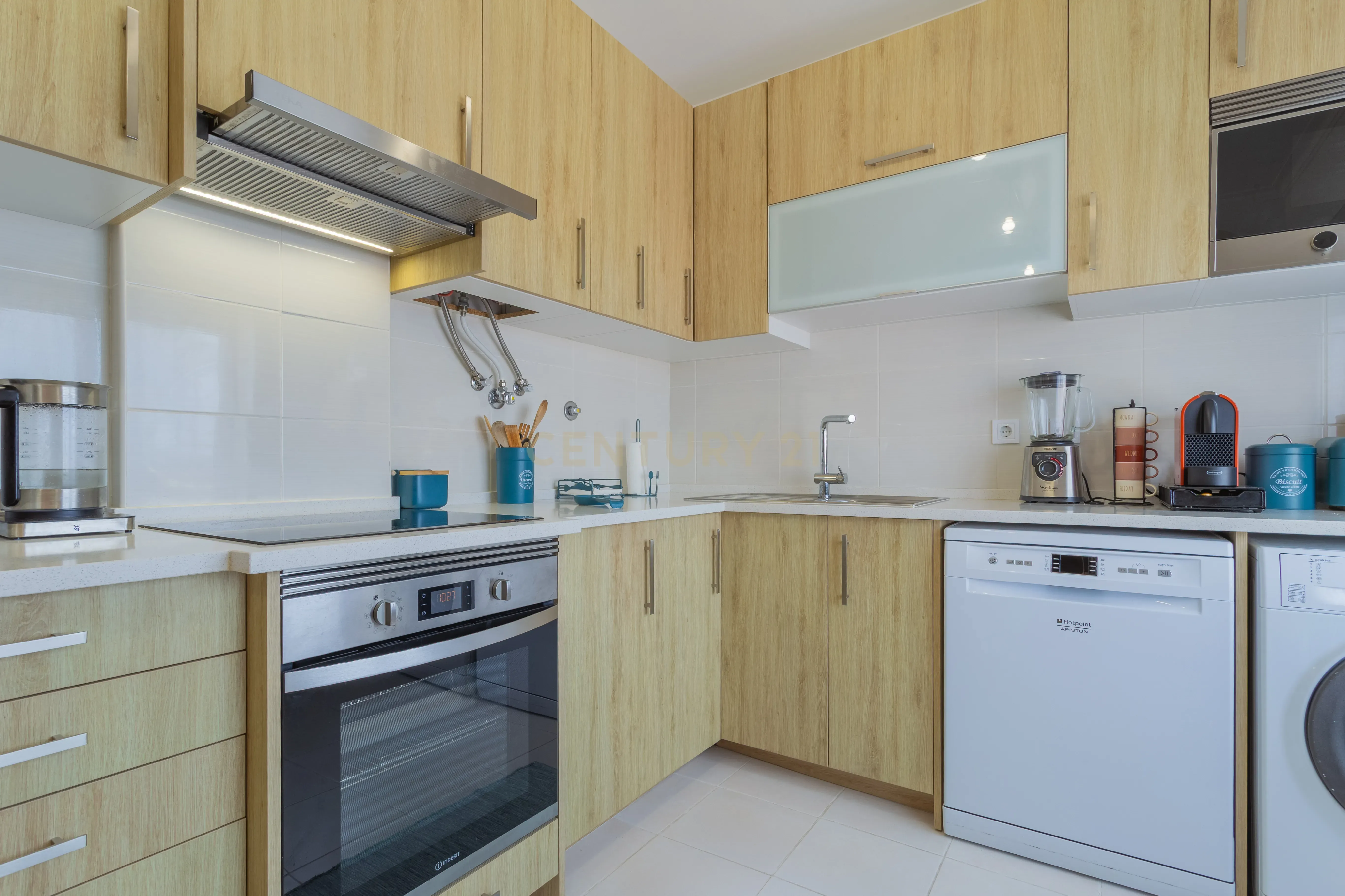 Excelente apartamento, T3, para venda, prédio com elevador na Charneca da Caparica a 1.500 m da praia. - Image 14