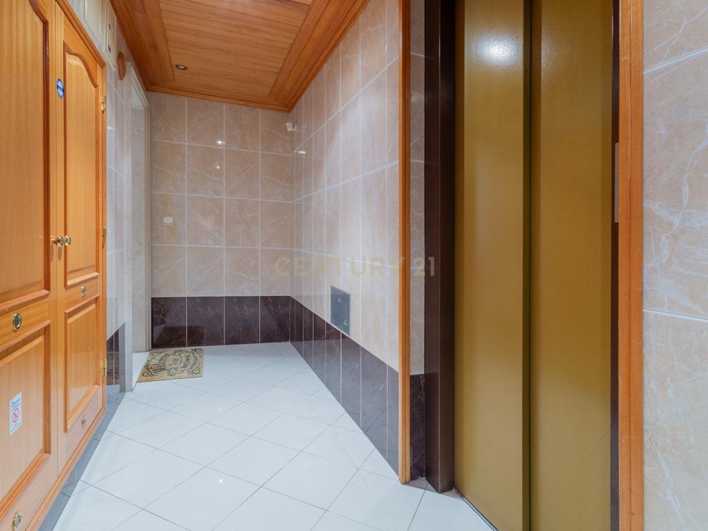 Excelente apartamento, T3, para venda, prédio com elevador na Charneca da Caparica a 1.500 m da praia. - Image 8