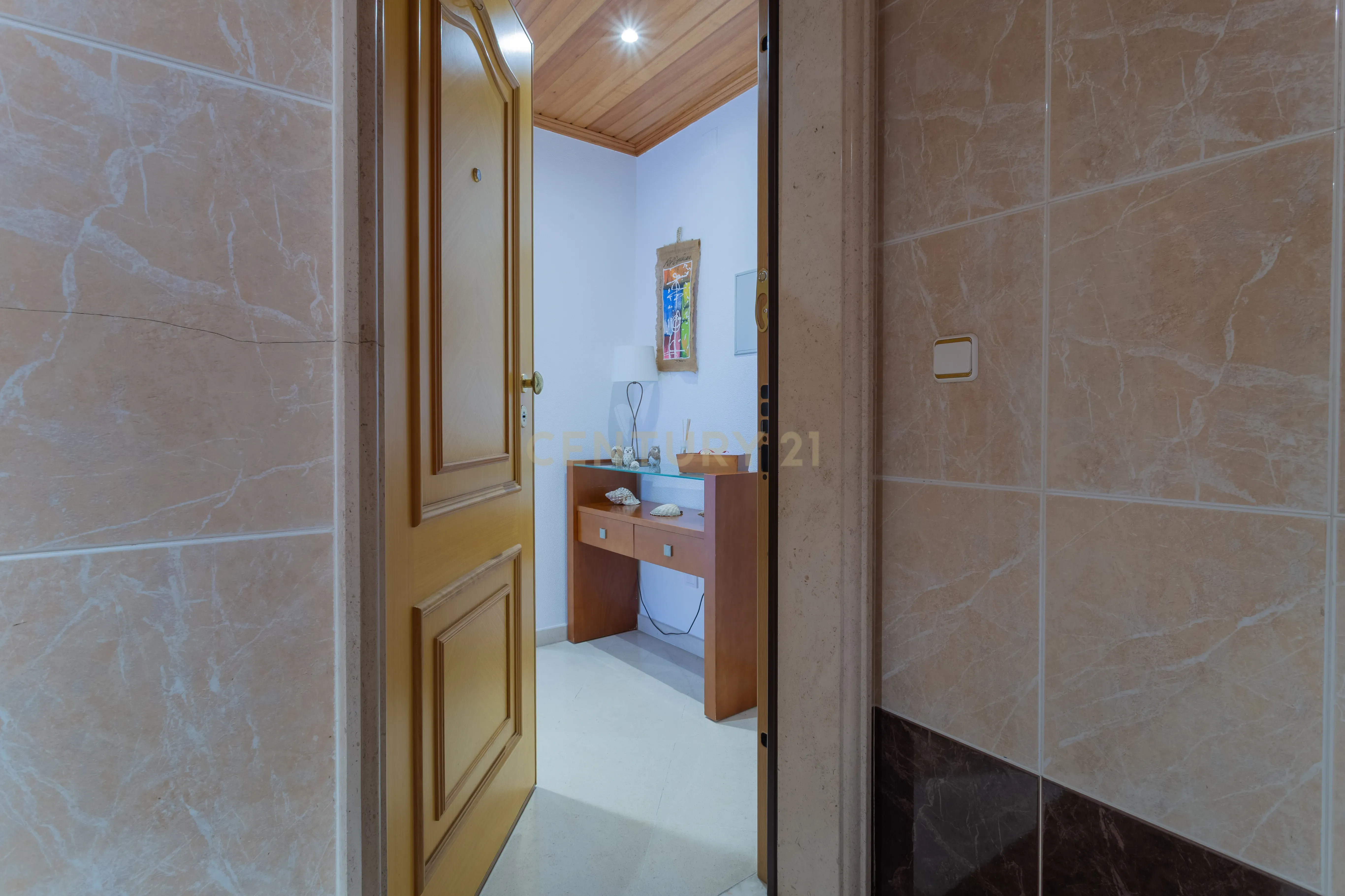 Excelente apartamento, T3, para venda, prédio com elevador na Charneca da Caparica a 1.500 m da praia. - Image 9