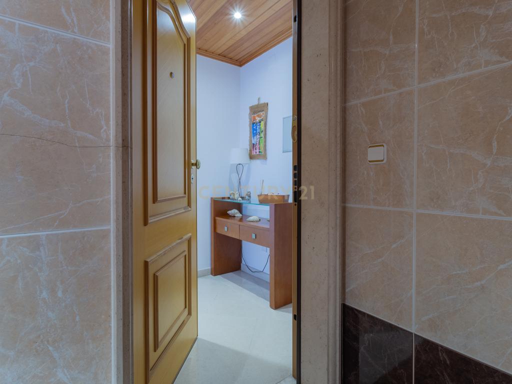 Excelente apartamento, T3, para venda, prédio com elevador na Charneca da Caparica a 1.500 m da praia. - Image 10