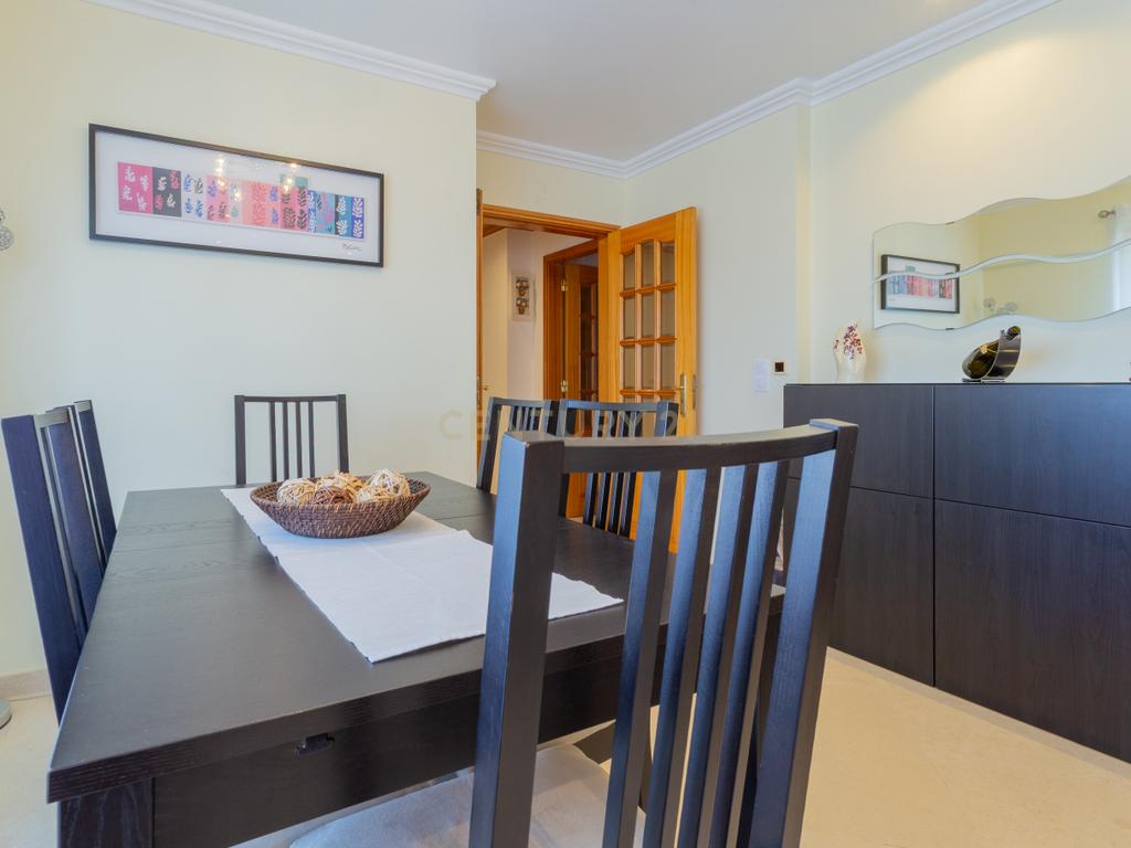 Excelente apartamento, T3, para venda, prédio com elevador na Charneca da Caparica a 1.500 m da praia. - Image 18