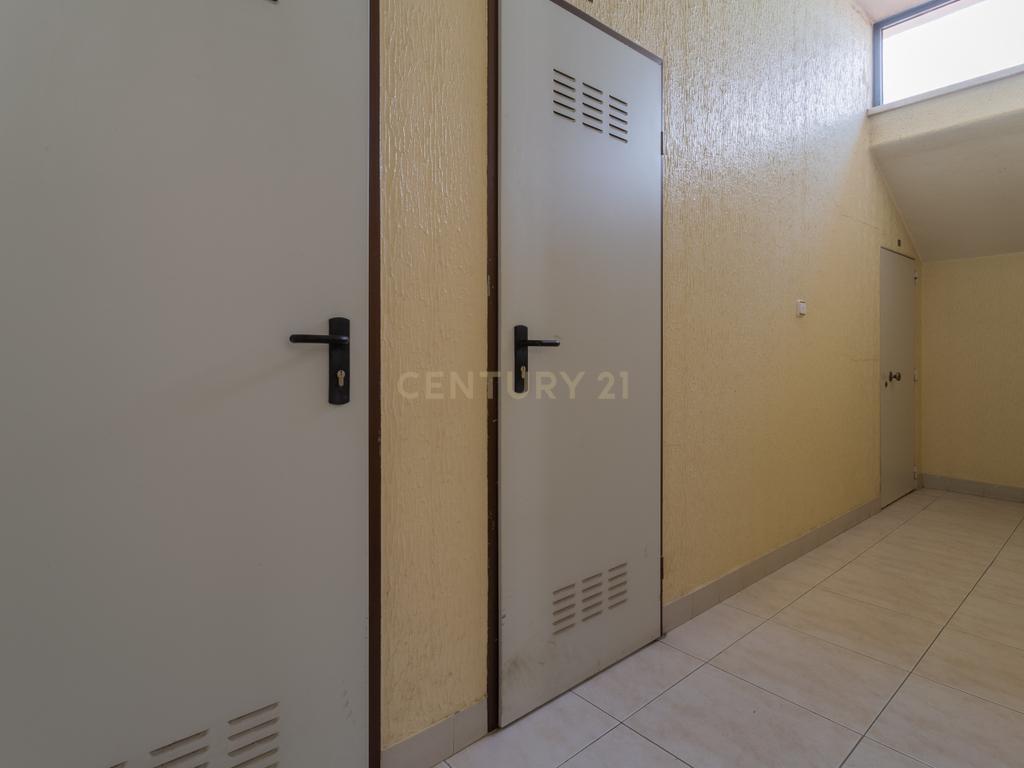 Excelente apartamento, T3, para venda, prédio com elevador na Charneca da Caparica a 1.500 m da praia. - Image 51