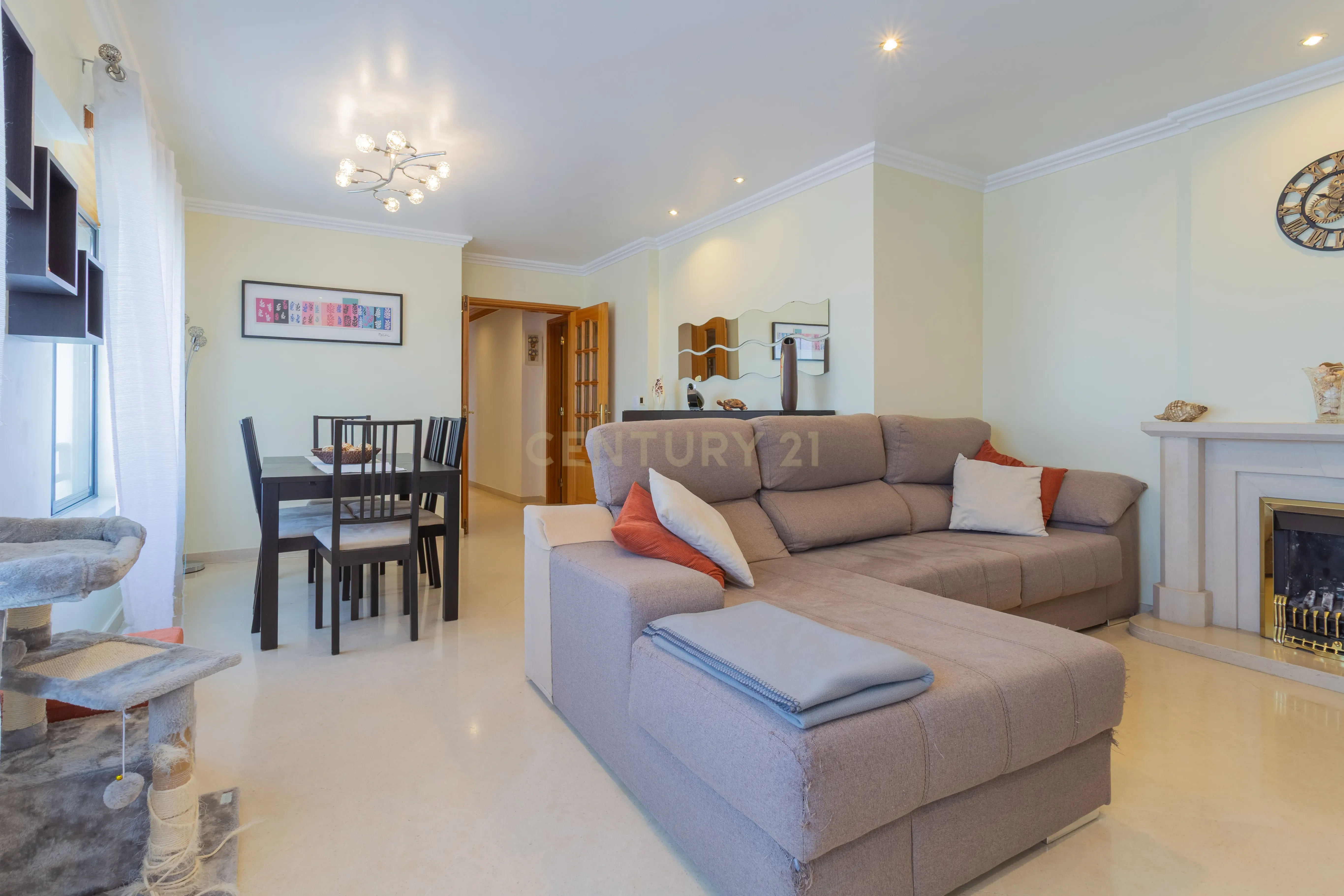 Excelente apartamento, T3, para venda, prédio com elevador na Charneca da Caparica a 1.500 m da praia. - Image 21
