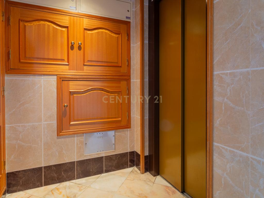 Excelente apartamento, T3, para venda, prédio com elevador na Charneca da Caparica a 1.500 m da praia. - Image 9