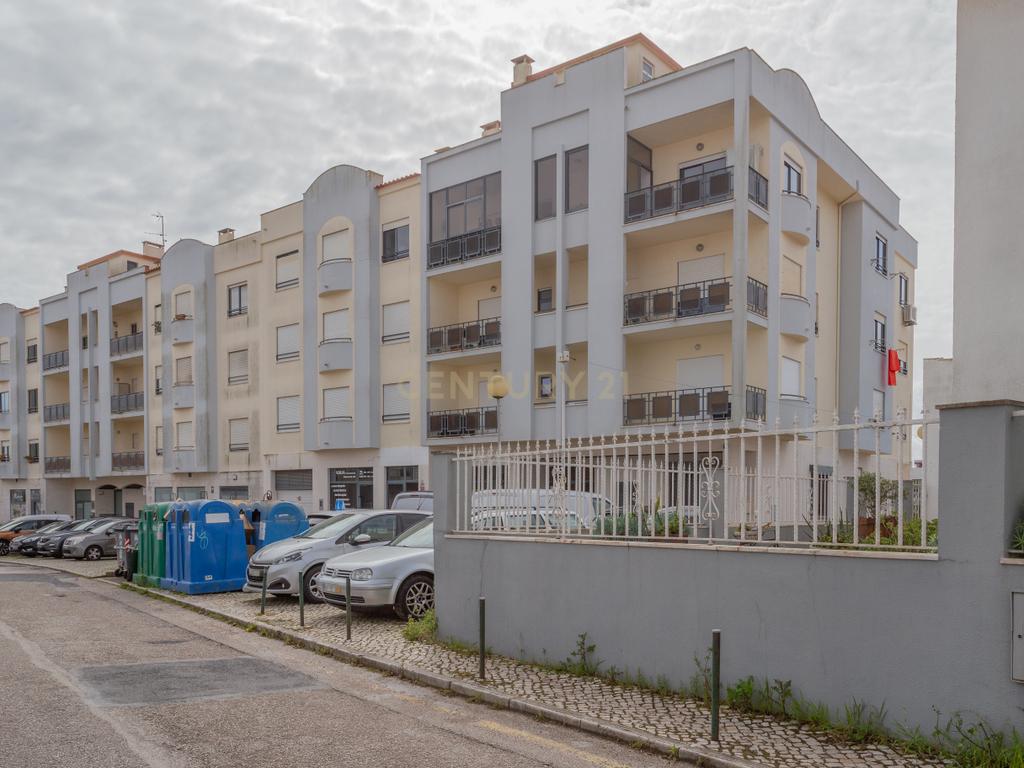 Excelente apartamento, T3, para venda, prédio com elevador na Charneca da Caparica a 1.500 m da praia. - Image 3