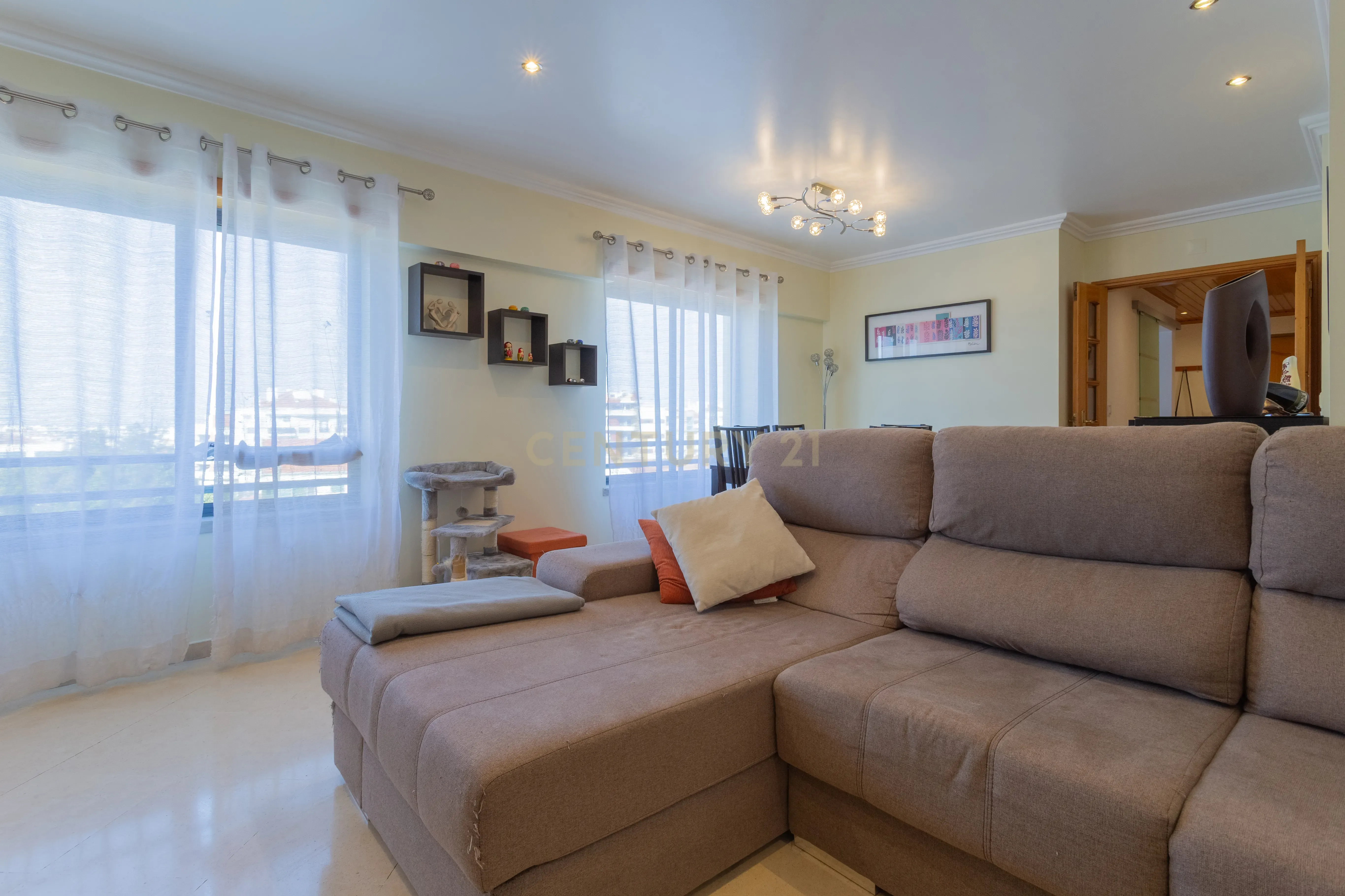 Excelente apartamento, T3, para venda, prédio com elevador na Charneca da Caparica a 1.500 m da praia. - Image 23