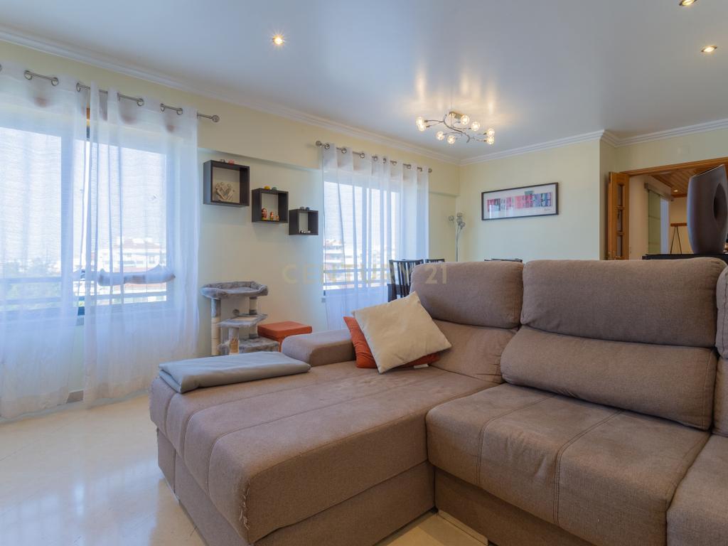 Excelente apartamento, T3, para venda, prédio com elevador na Charneca da Caparica a 1.500 m da praia. - Image 23