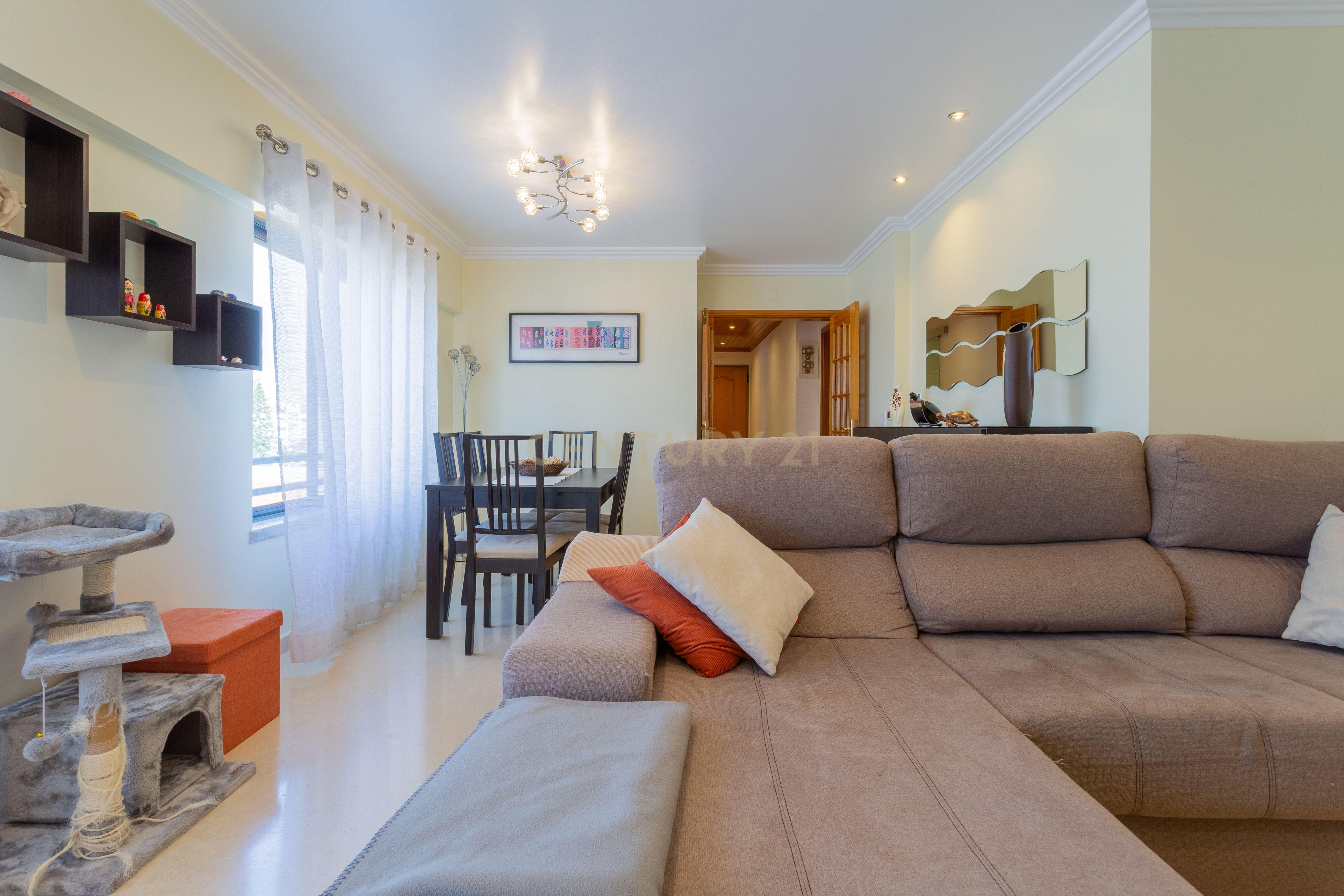 Excelente apartamento, T3, para venda, prédio com elevador na Charneca da Caparica a 1.500 m da praia. - Image 25
