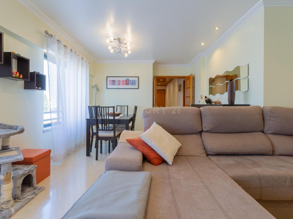 Excelente apartamento, T3, para venda, prédio com elevador na Charneca da Caparica a 1.500 m da praia. - Image 25