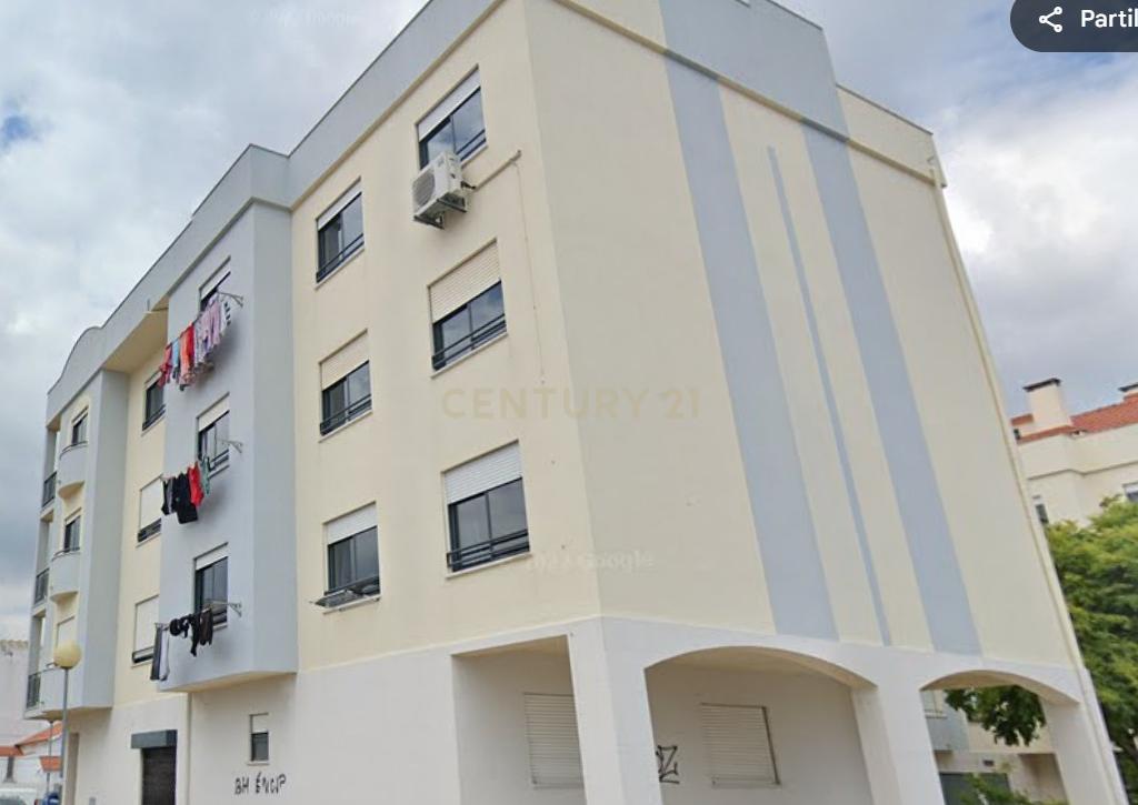 Excelente apartamento, T3, para venda, prédio com elevador na Charneca da Caparica a 1.500 m da praia. - Image 1