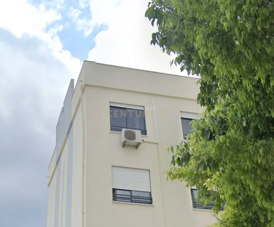Excelente apartamento, T3, para venda, prédio com elevador na Charneca da Caparica a 1.500 m da praia. - Image 4