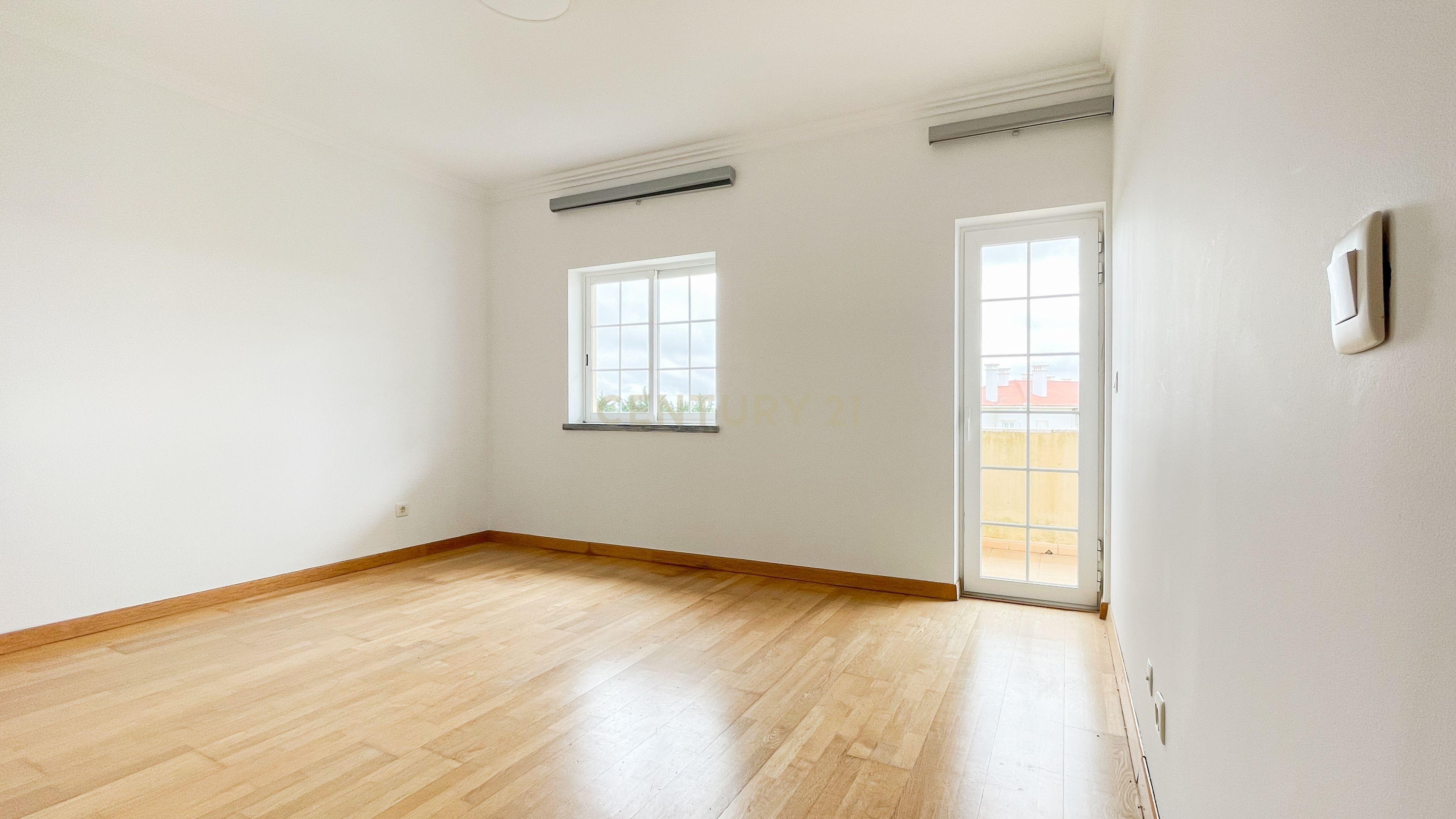Apartamento T4 Duplex Quinta da Beloura - Image 11