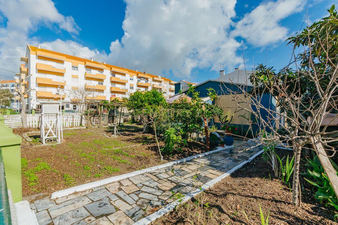Montijo/Excelente Lote de Terreno com 1056m2 e Moradias para Remodelacao. - Image 10