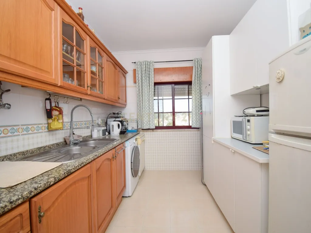 Apartamento T3, com 107 m² de área útil, estúdio musical com 40 m² e garagem fechada , varanda e arrecadação - Image 9