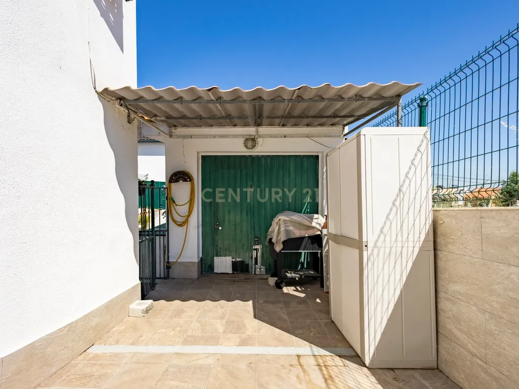 Moradia T2 Geminada com Aproveitamento de Sótão na Quinta do Conde - Image 34