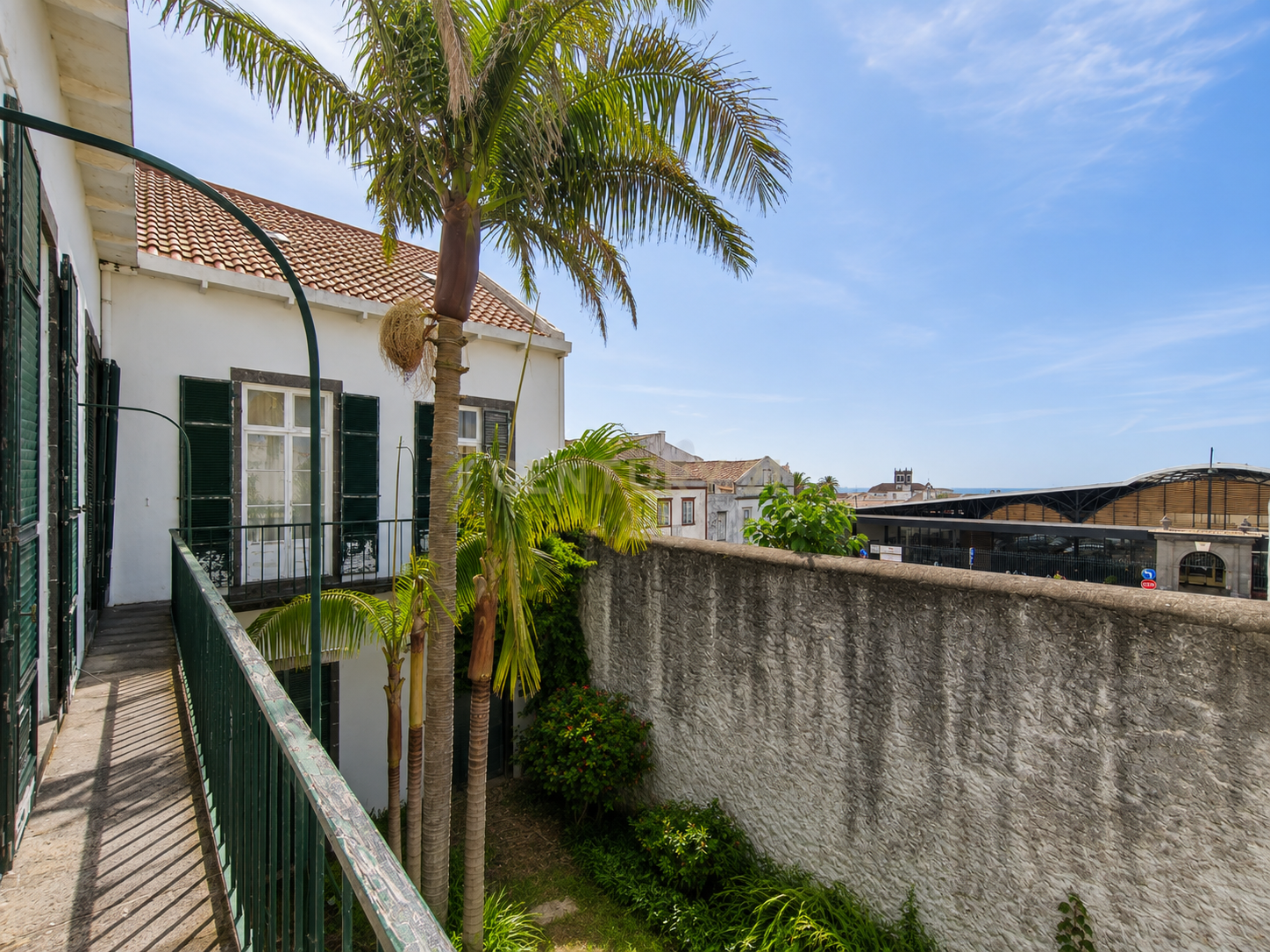 Fotografia 9 de Residência Histórica de 8 Quartos no Centro de Ponta Delgada | Jardins | Garagem para 4 Carros - S.Miguel