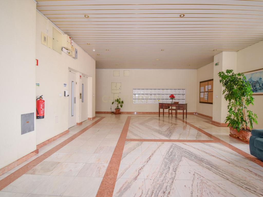 Apartamento T3 em Loures com Garagem - Image 2