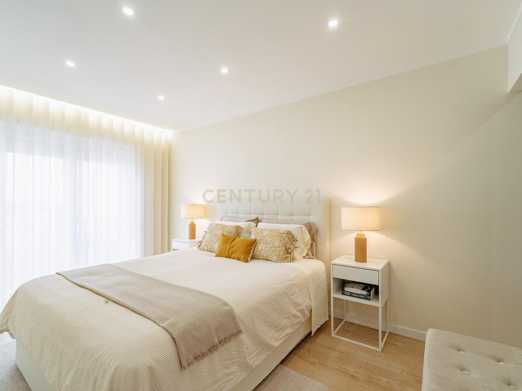 Apartamento T2 Remodelado na Torre da Marinha - Image 22
