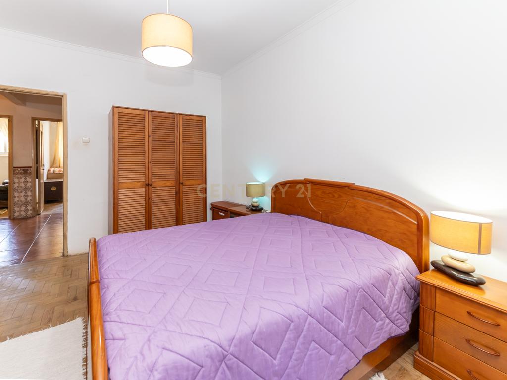 Apartamento T3 no Feijó com logradouro de 261 m2 - Image 13