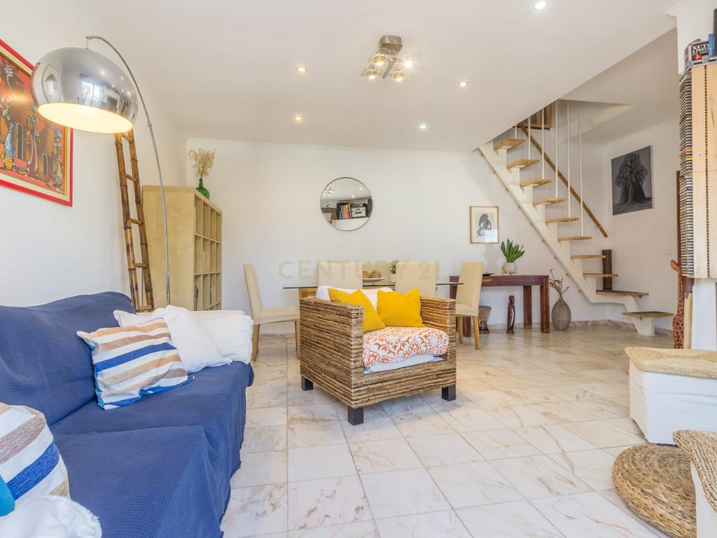 Quinta do Conde - Andar de moradia, 1º andar , com varandas e quatro quartos - Image 13