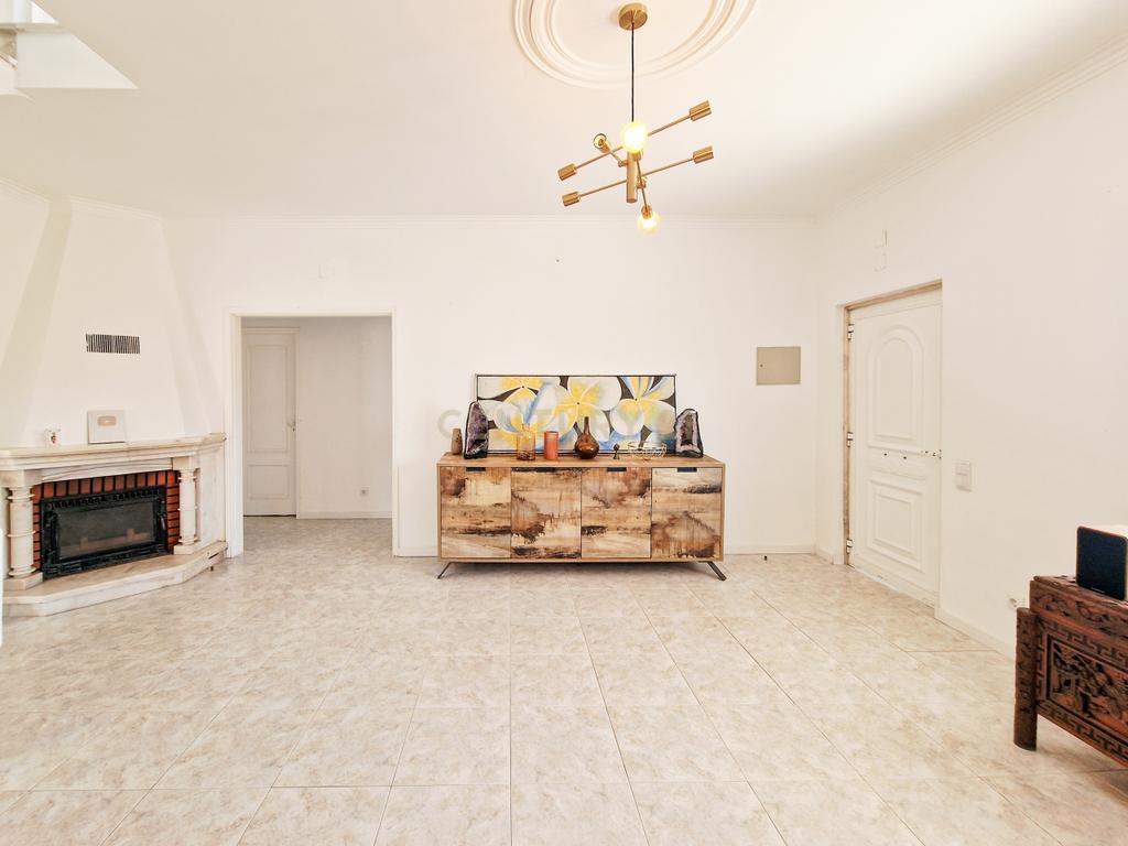 Moradia isolada de 6 assoalhadas com garagem - Zona tranquila - Image 6