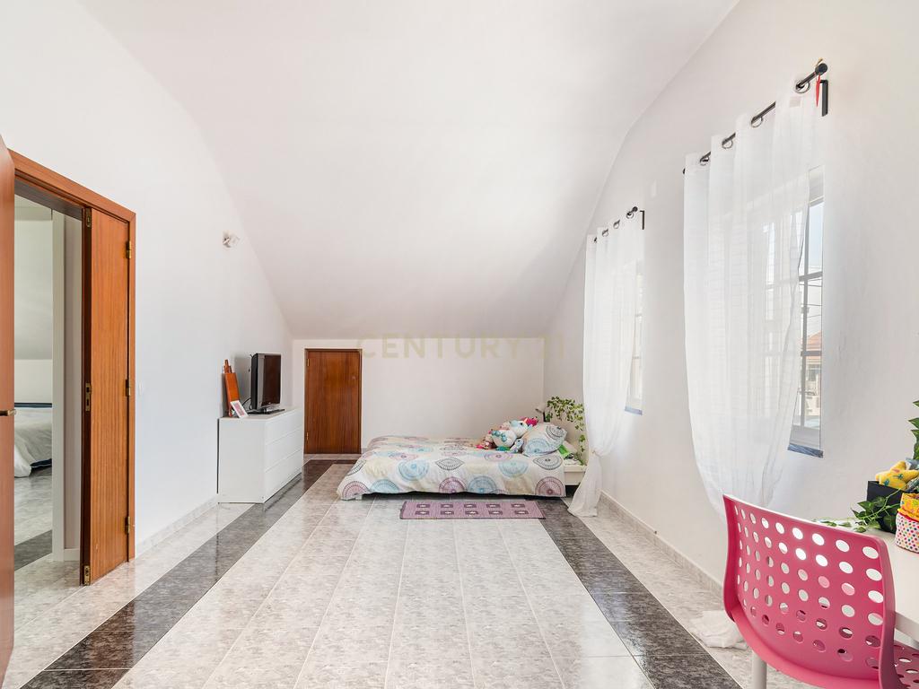 Moradia T3+2 Isolada na Quinta do Conde - Image 19