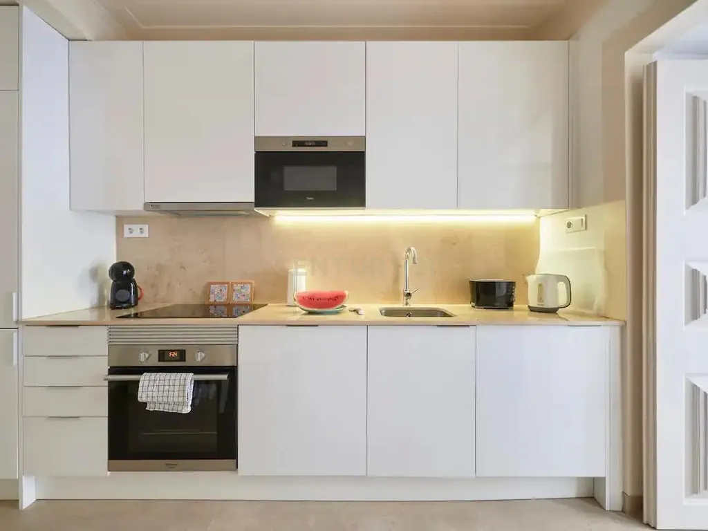 Apartamento T2 renovado e mobilado com pátio exterior privado. Em venda! - Image 3