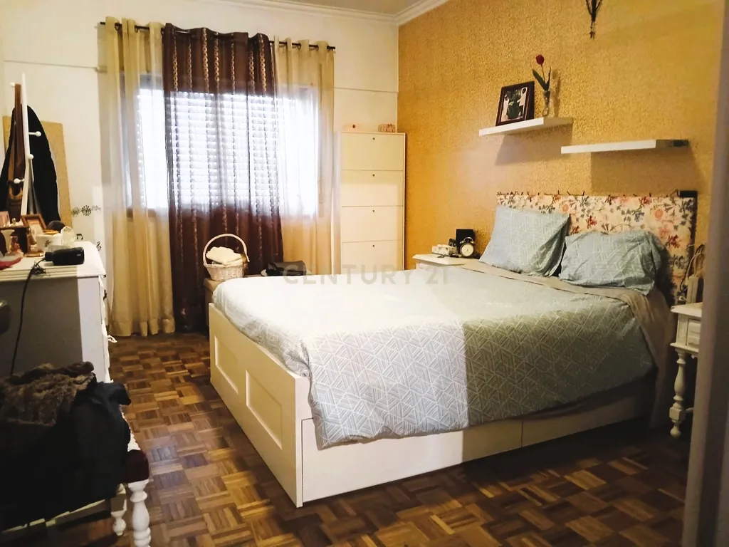 Apartamento T2 em Queluz - Image 1
