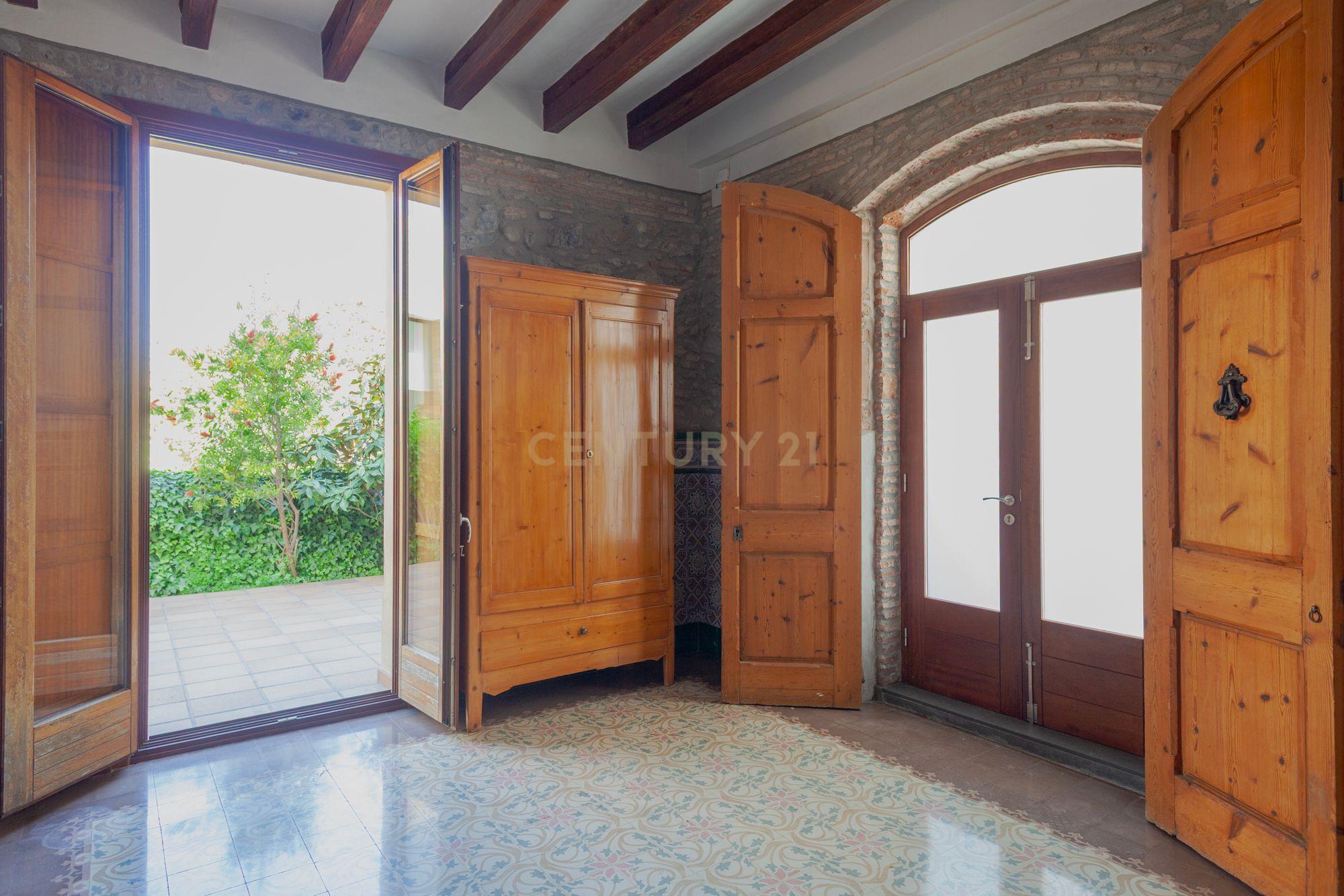 Encanto modernista no rés do chão com jardim – La Garriga - Image 4