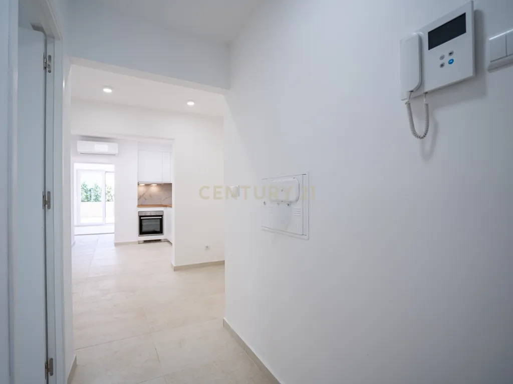 Apartamento T2 RC, Rua do Mato Grosso, Santa Engrácia, São Vicente - Image 6