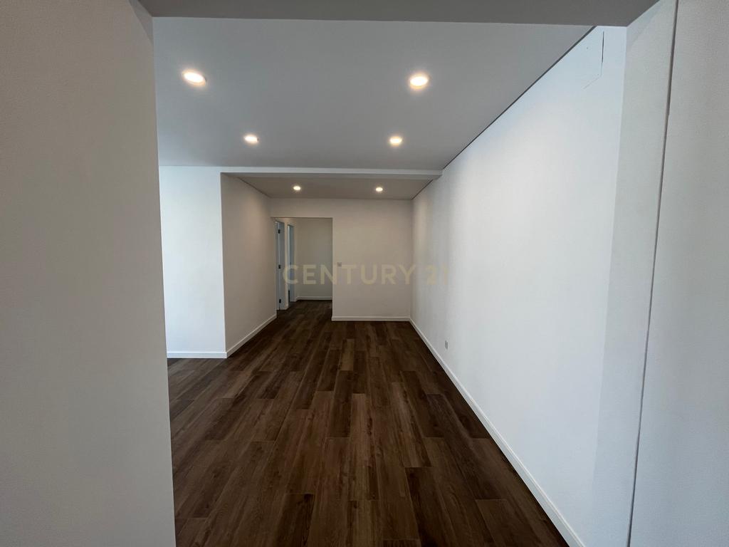 Apartamento T2 totalmente Remodelado. - Image 10