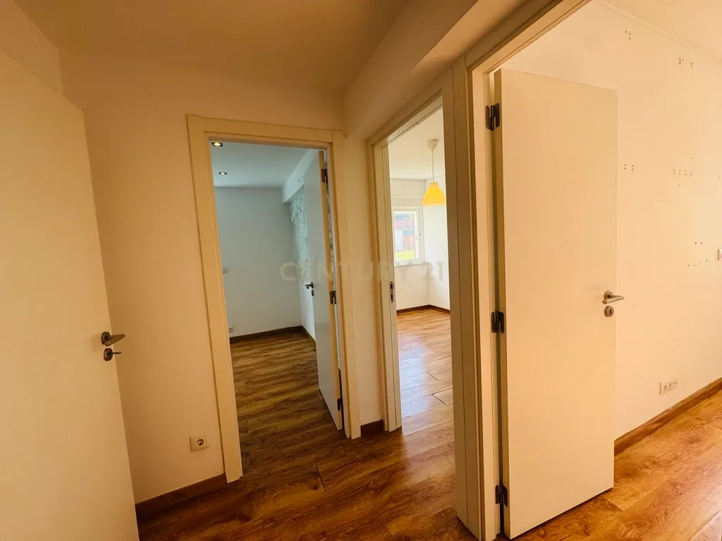 APARTAMENTO T3 REMODELADO NA ENCARNAÇÃO - Image 9