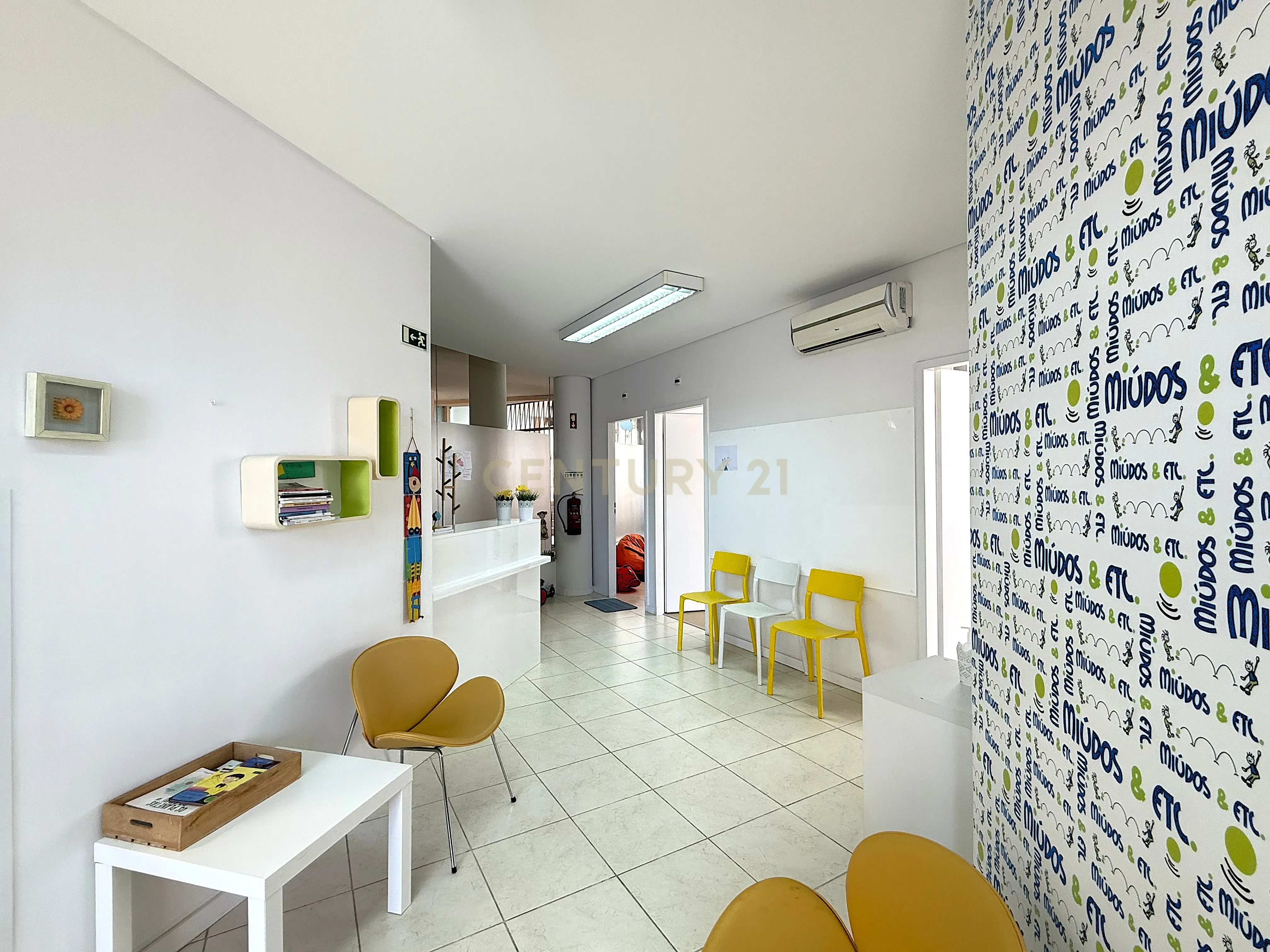 Fotografia 8 de Espaço comercial amplo com montras panorâmicas - Penha, Faro