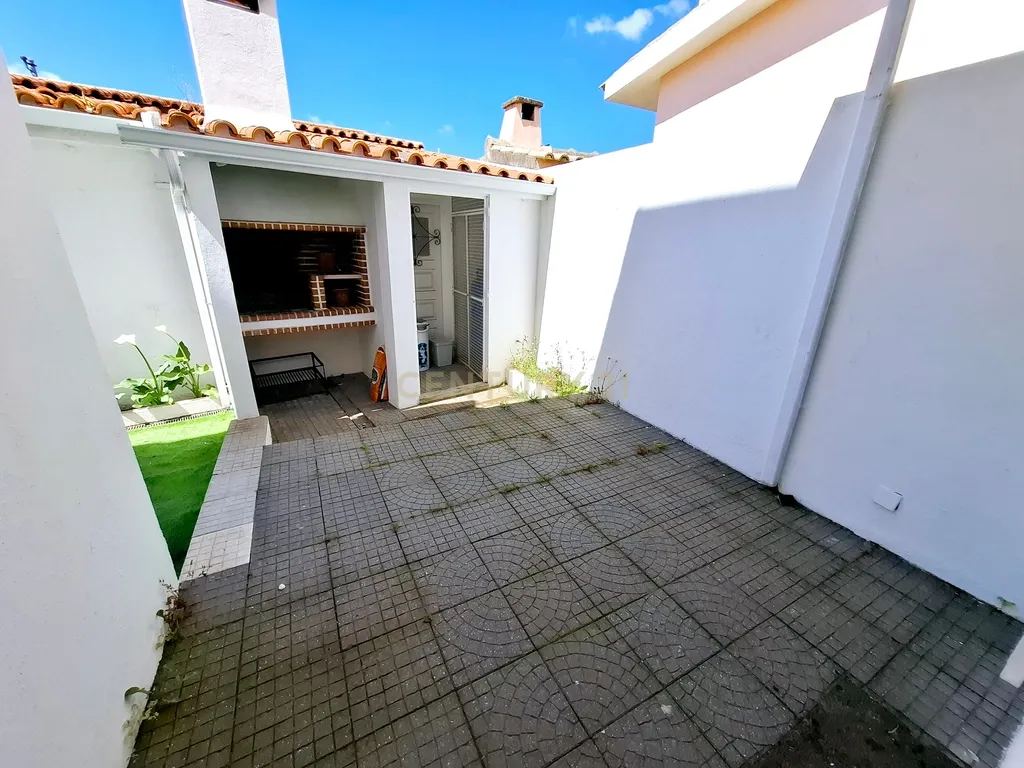 Excelente moradia T3 em Bicesse - Image 19