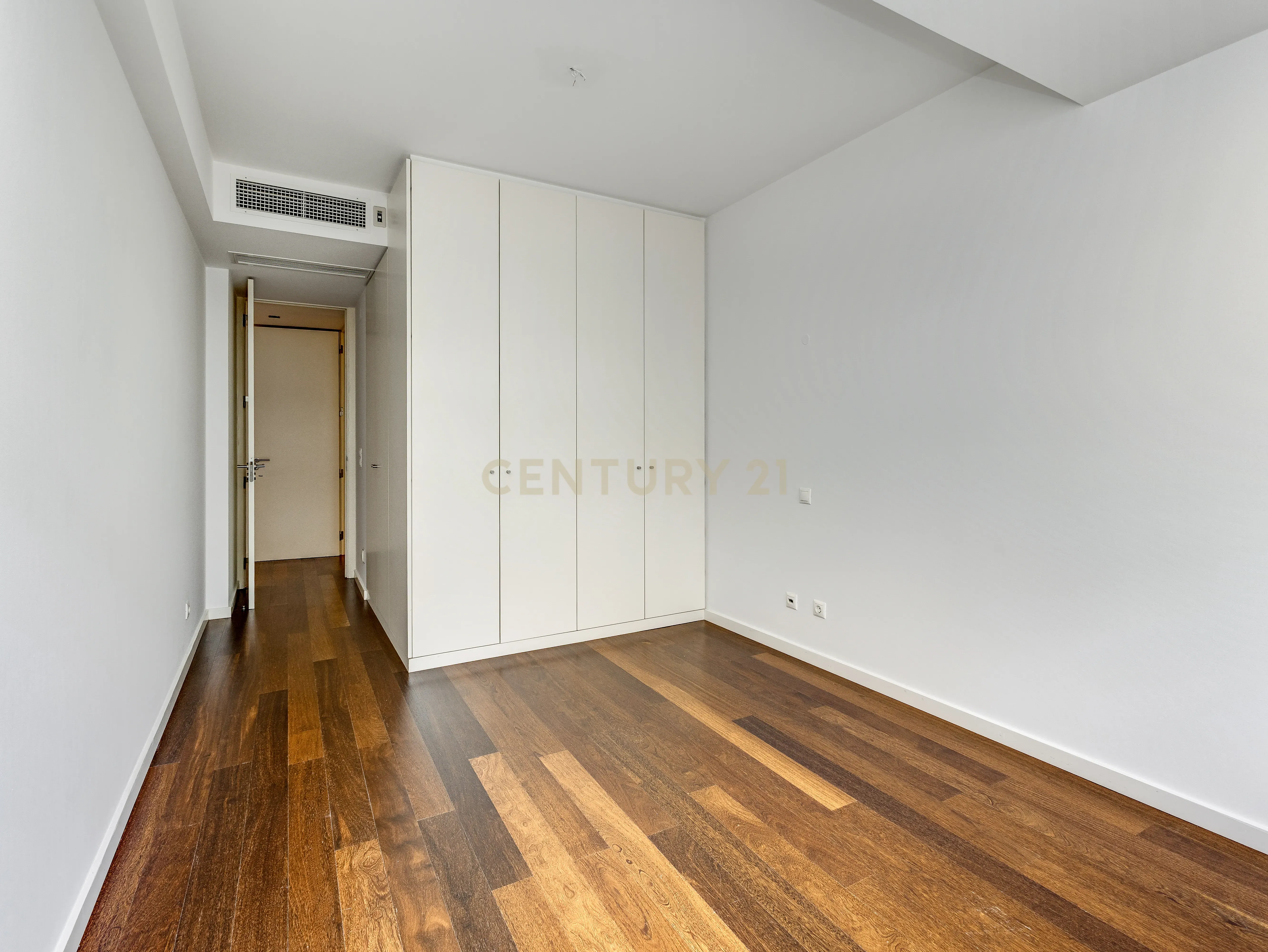 T3 com garagem para 2 carros - Image 19