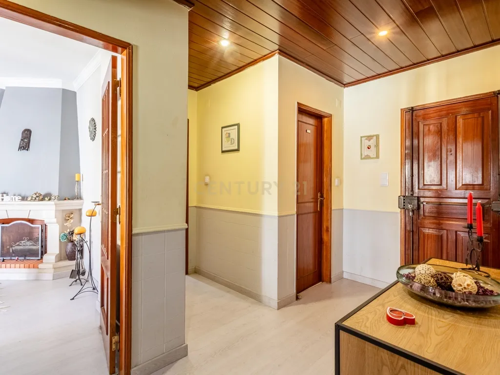 T3 Espaçoso em Excelente Localização- Quinta do Conde - Image 7