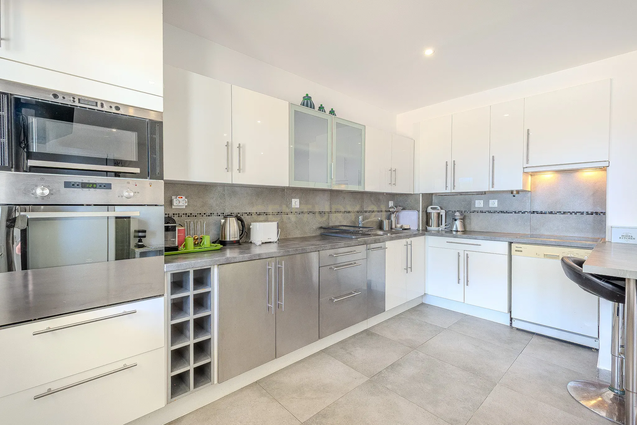 Apartamento T2 com Vista Mar na Primeira Linha de Praia – Quarteira - Image 9
