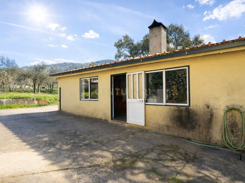 OPORTUNIDADE ÚNICA NA LOUSÃ – MORADIA COM GRANDE POTENCIAL (habitação e comércio) - Image 45