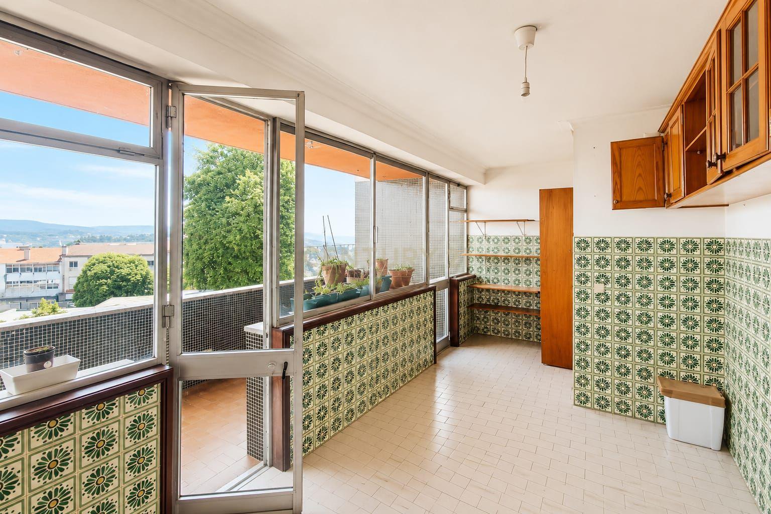 T2 Metro da câmara de Gaia, varandas e Lugar de Garagem - Widok 2