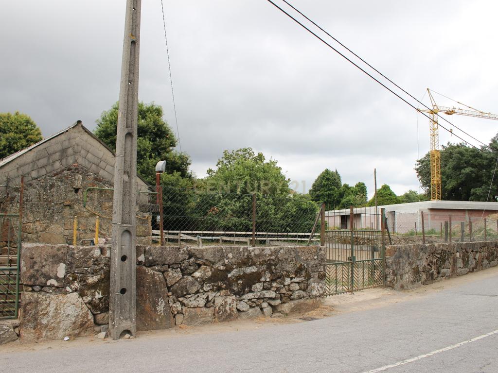 Moradia para restauro - oportunidade de investimento Paços de Ferreira, Figueiró - Image 2