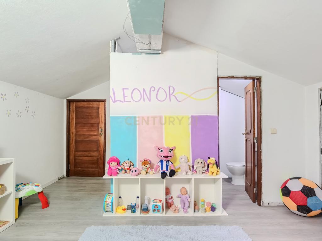 Apartamento T2, de 2 frentes, localizado em Rio Tinto, com Sótão e Garagem Box - Image 29