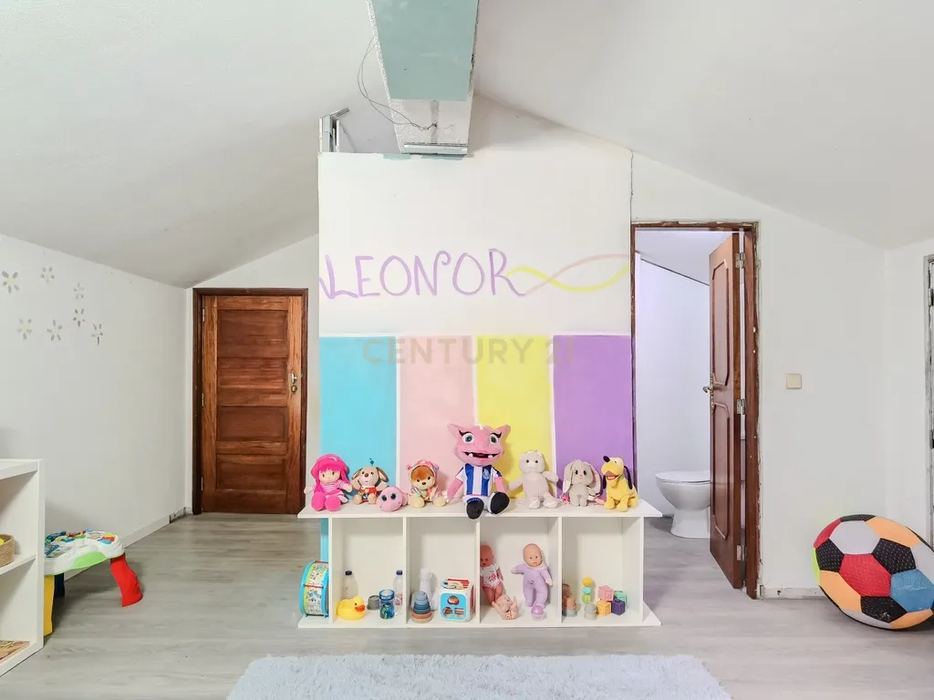 Apartamento T2, de 2 frentes, localizado em Rio Tinto, com Sótão e Garagem Box - Image 29