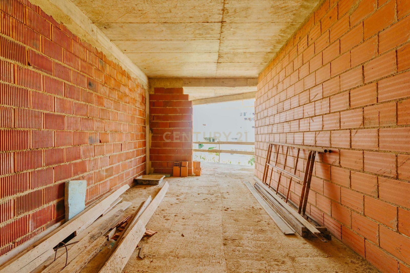 Moradia Unifamiliar de Tipologia T2 em Construção - Image 23