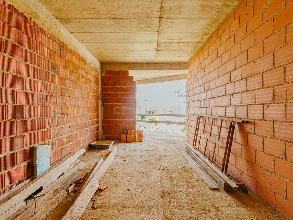 Moradia Unifamiliar de Tipologia T2 em Construção - Image 23