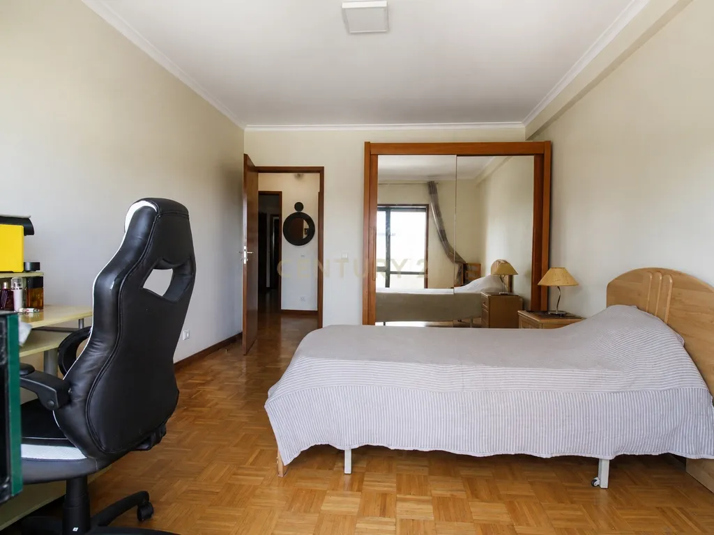 Apartamento T2+1 com Garagem, Varandas em Canidelo Vila Nova de Gaia - Image 9