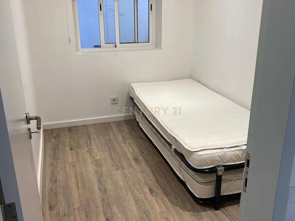 Apartamento em andar de moradia T2 (R/C) - Caeiros Mafra - Image 11